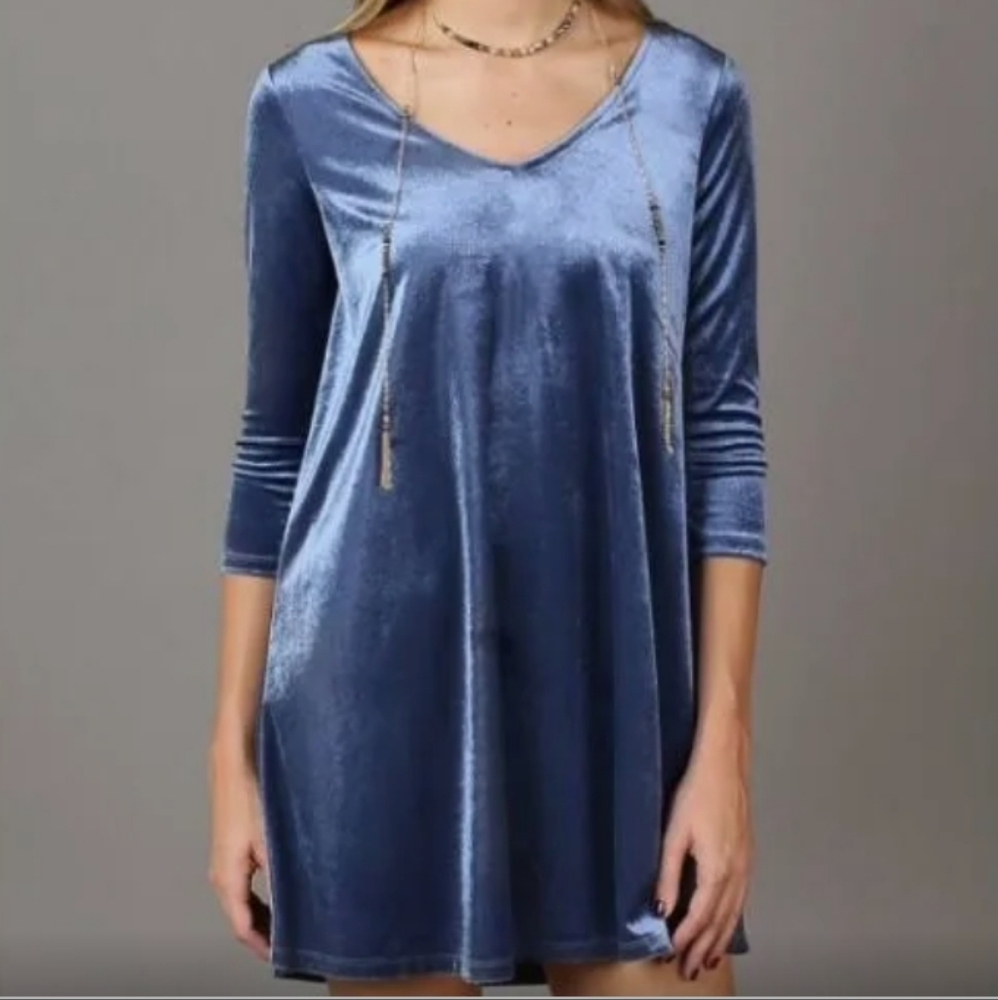 5/25 ❤️ Altar'd State Blue Velour Dress